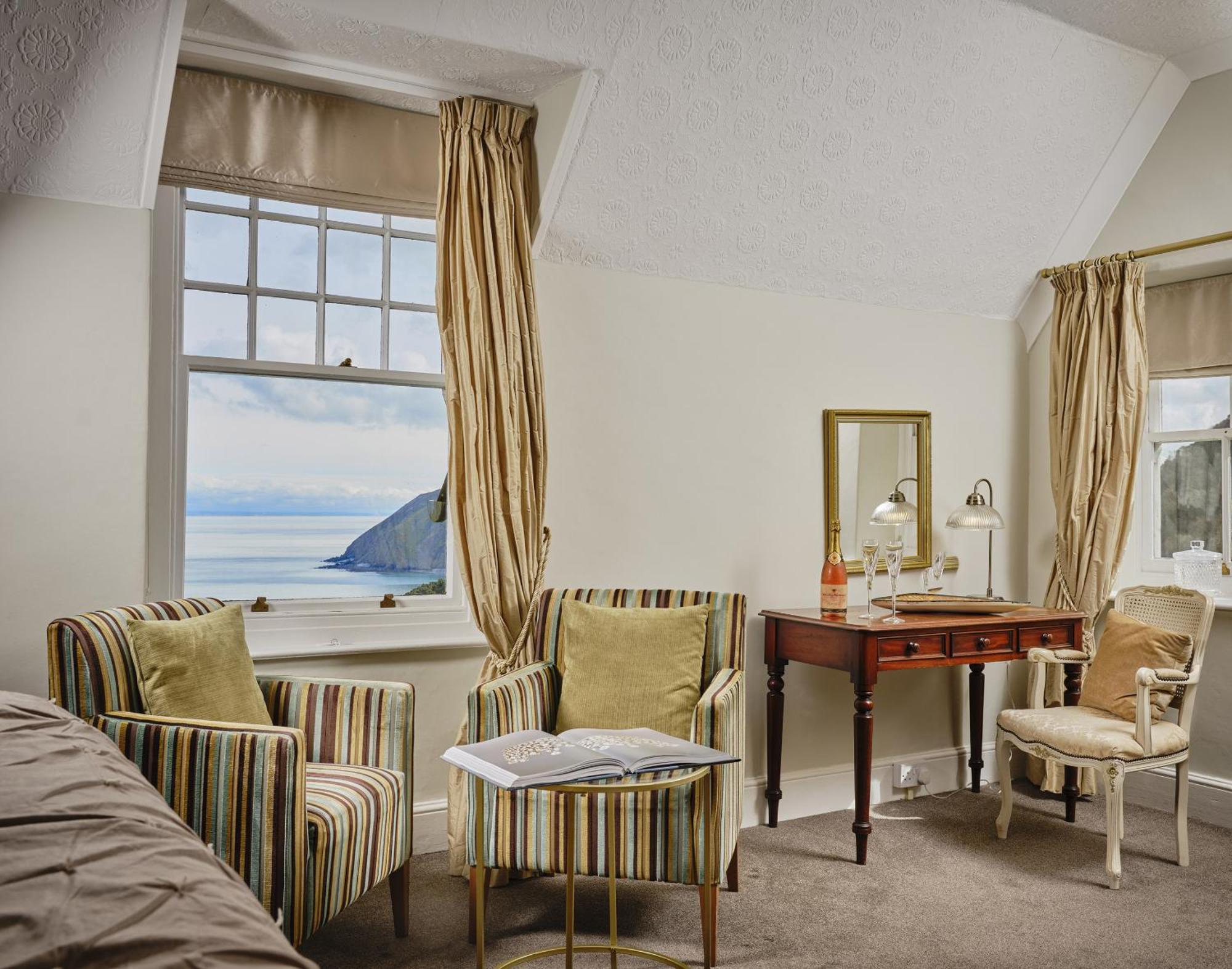 린턴 Highcliffe House B&B 외부 사진